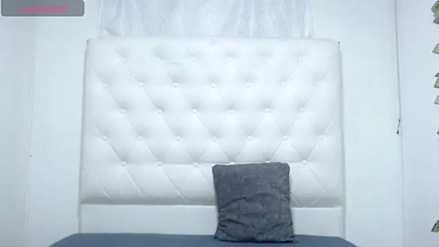 brunaroyale online show from April 8, 2026, 1:56 pm