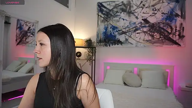 Miss sindy11 online show from February 18, 2026, 8:33 am