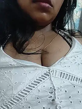 Snapshot of Hot-Tinaa chatting on July 17, 2026, 1:36 am Hot-Tinaa online show from July 17, 2026, 1:36 am