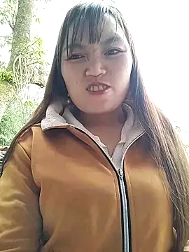 Snapshot of lia-coy chatting on April 24, 2026, 12:45 am lia-coy online show from April 24, 2026, 12:45 am