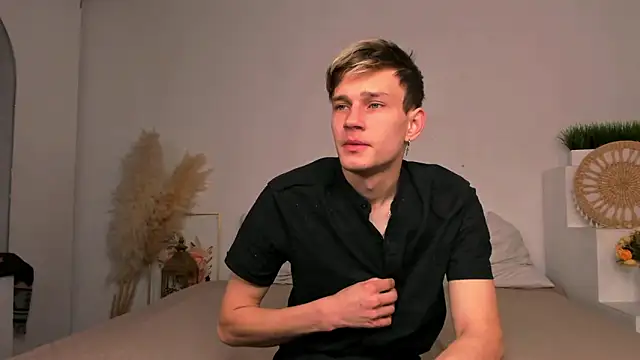 Snapshot of Volan_Starts chatting on February 6, 2026, 4:08 am Volan Starts online show from February 6, 2026, 4:08 am