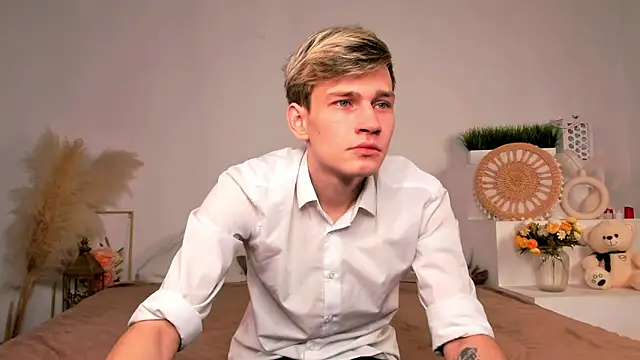 Snapshot of Volan_Starts chatting on February 4, 2026, 4:18 am Volan Starts online show from February 4, 2026, 4:18 am