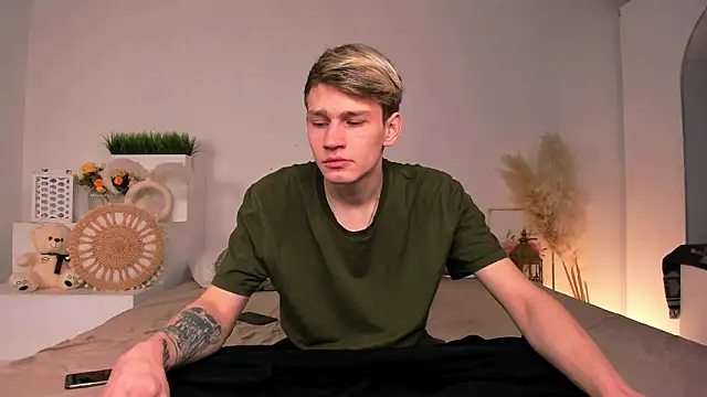 Snapshot of Volan_Starts chatting on February 15, 2026, 4:13 am Volan Starts online show from February 15, 2026, 4:13 am