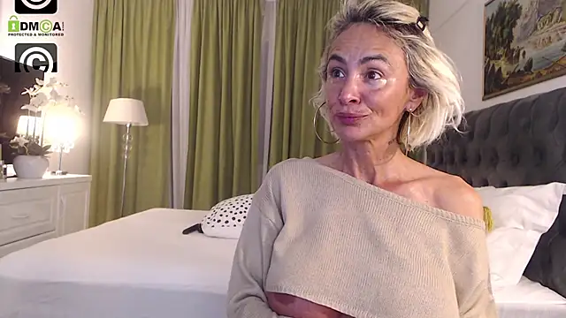 Snapshot of SilverMiss chatting on May 16, 2026, 6:29 pm SilverMiss online show from May 16, 2026, 6:29 pm