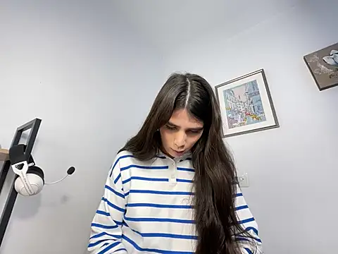 Lily WellGifted online show from February 2, 2026, 8:57 am