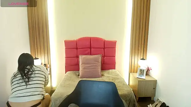 IvonneRoss  online show from April 14, 2026, 11:59 am