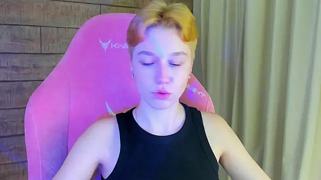 Snapshot of AgataGate chatting on February 3, 2026, 3:17 pm AgataGate online show from February 3, 2026, 3:17 pm