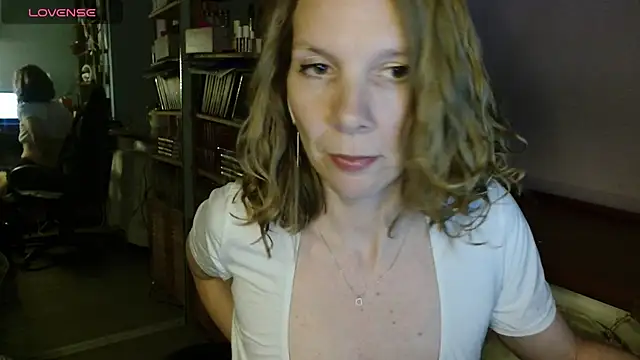 Daisy Lovely online show from May 22, 2026, 4:16 pm
