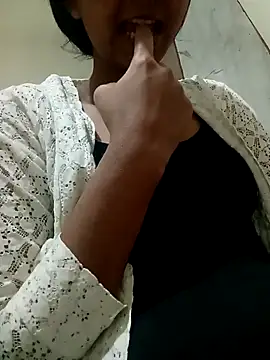 Prajakta123 online show from February 16, 2026, 5:11 pm