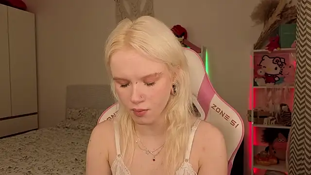 Mia WaterFall online show from March 17, 2026, 3:09 am