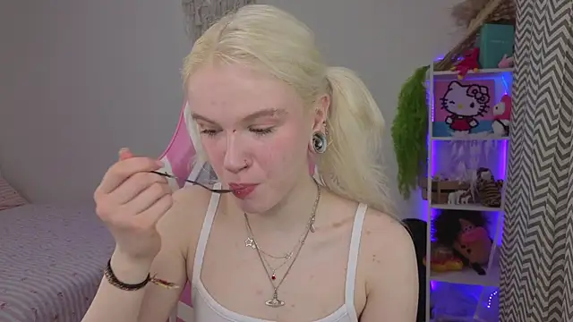 Mia WaterFall online show from April 14, 2026, 3:22 am