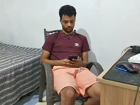 Snapshot of Eton- chatting on July 18, 2026, 5:05 am Eton- online show from July 18, 2026, 5:05 am