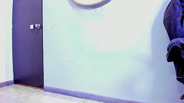 Snapshot of Outlook2053 chatting on February 10, 2026, 7:57 pm Outlook2053 online show from February 10, 2026, 7:57 pm