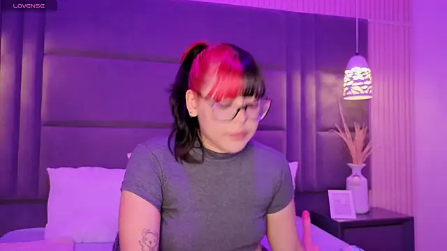 Snapshot of EllieNeptune_ chatting on February 22, 2026, 7:59 pm EllieNeptune online show from February 22, 2026, 7:59 pm