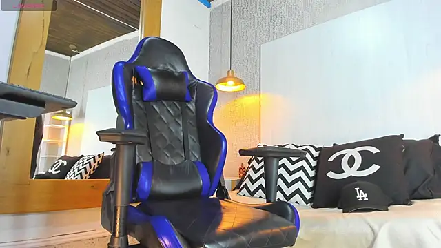 Snapshot of Dusan_Grey77 chatting on February 18, 2026, 4:21 am Dusan Grey77 online show from February 18, 2026, 4:21 am