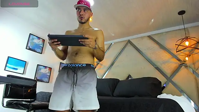 Snapshot of Dusan_Grey77 chatting on February 3, 2026, 6:22 am Dusan Grey77 online show from February 3, 2026, 6:22 am