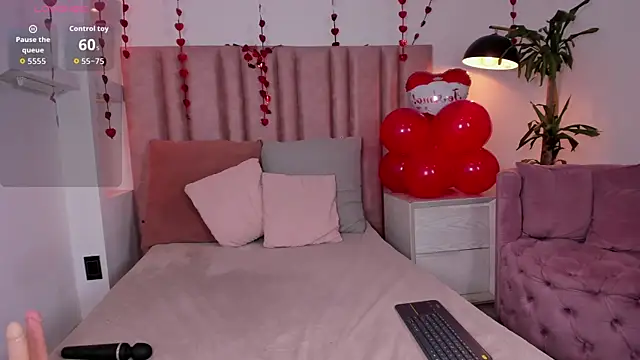 Snapshot of Im_LunaLuxe chatting on February 15, 2026, 1:10 pm Im LunaLuxe online show from February 15, 2026, 1:10 pm