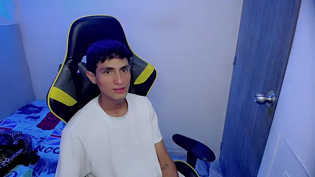 Akyra latinn online show from February 26, 2026, 9:48 pm