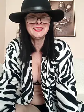 AliceSwan57 online show from April 26, 2026, 12:35 pm