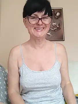 Snapshot of AliceSwan57 chatting on June 3, 2026, 6:25 am AliceSwan57 online show from June 3, 2026, 6:25 am