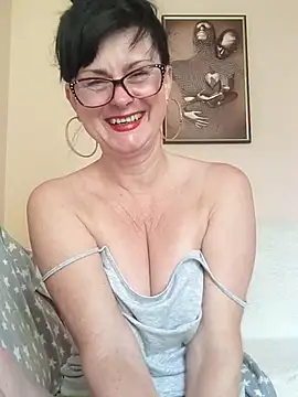 Snapshot of AliceSwan57 chatting on June 10, 2026, 6:58 am AliceSwan57 online show from June 10, 2026, 6:58 am