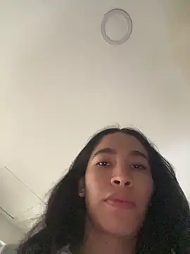 JuliaaVega online show from April 14, 2026, 12:54 pm