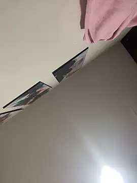 JuliaaVega online show from April 17, 2026, 11:46 am