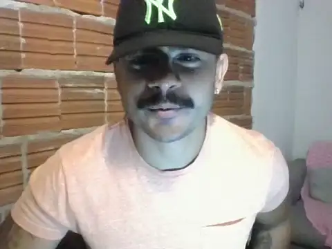 Snapshot of moreno18rn chatting on April 10, 2026, 11:39 am moreno18rn online show from April 10, 2026, 11:39 am