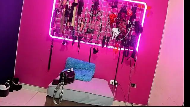 Slave Melany bdsm online show from March 18, 2026, 1:02 pm