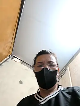 Snapshot of Pussy-xx chatting on April 4, 2026, 11:33 pm Pussy-xx online show from April 4, 2026, 11:33 pm