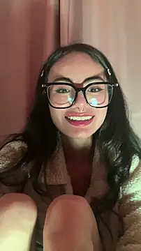  Lucycherry online show from June 20, 2026, 4:39 am