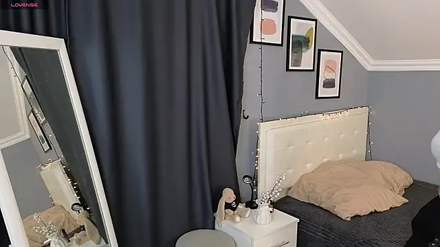 Naomi Demio online show from March 27, 2026, 12:17 pm