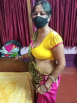 Snapshot of Little-Roshni chatting on July 1, 2026, 6:19 pm Little-Roshni online show from July 1, 2026, 6:19 pm