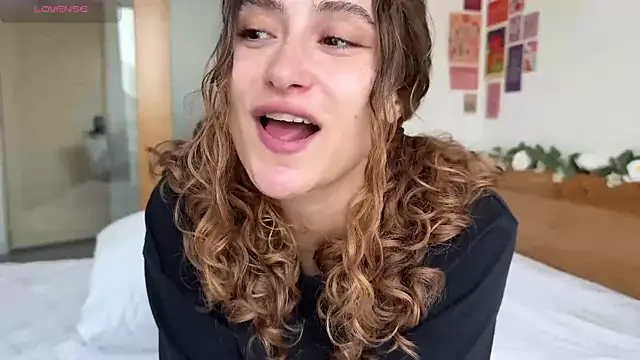 cutiemari online show from May 3, 2026, 5:01 am