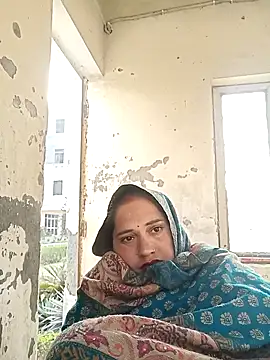 Cute-karisma1234 online show from March 1, 2026, 2:55 am