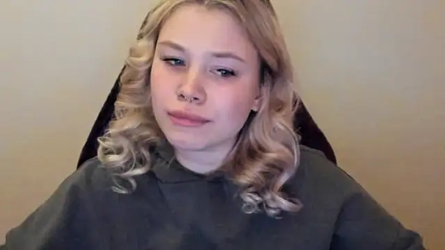 Snapshot of Lulu_Di chatting on February 4, 2026, 11:44 pm Lulu Di online show from February 4, 2026, 11:44 pm