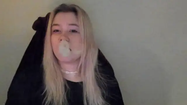 Snapshot of Lulu_Di chatting on February 17, 2026, 12:19 am Lulu Di online show from February 17, 2026, 12:19 am