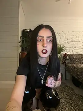 bellaxlauren online show from March 18, 2026, 11:59 pm