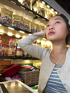 Lyn-be99 online show from April 22, 2026, 8:21 am