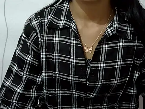 Snapshot of Khushi_v chatting on February 9, 2026, 3:32 pm Khushi v online show from February 9, 2026, 3:32 pm