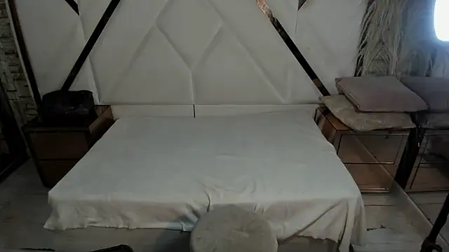 Shara Oz online show from February 14, 2026, 3:18 am