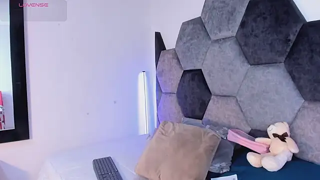 Snapshot of DulceJones chatting on February 20, 2026, 10:01 pm DulceJones online show from February 20, 2026, 10:01 pm