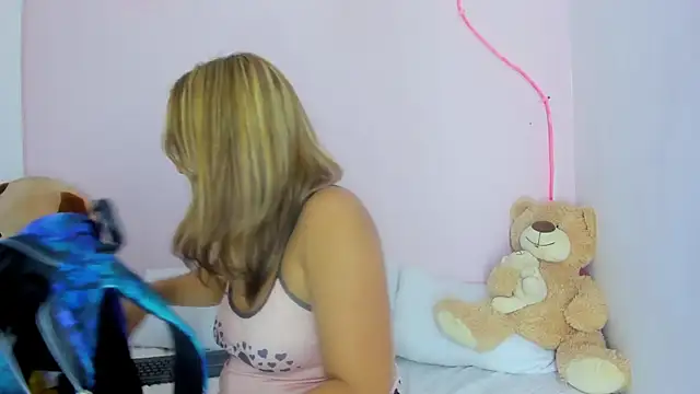 Snapshot of Kiikilove149 chatting on February 12, 2026, 12:32 am Kiikilove149 online show from February 12, 2026, 12:32 am