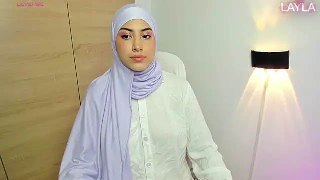 LAY LA  online show from February 5, 2026, 11:11 pm