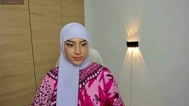 LAY LA  online show from July 23, 2026, 9:00 pm