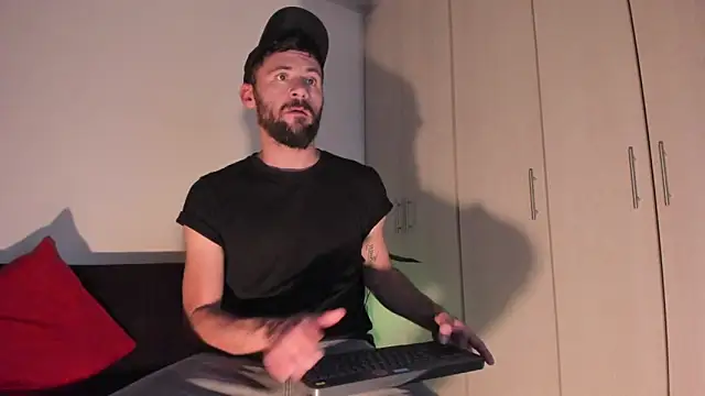 Snapshot of Erickpritz_xh chatting on March 28, 2026, 10:33 pm Erickpritz xh online show from March 28, 2026, 10:33 pm