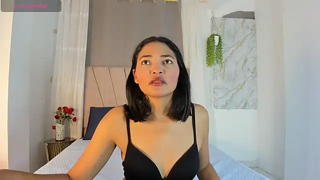 Snapshot of Elayha_28 chatting on June 25, 2026, 1:25 am Elayha 28 online show from June 25, 2026, 1:25 am