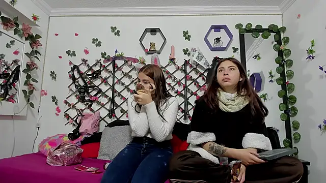 Snapshot of playful-girls chatting on February 5, 2026, 12:34 pm playful-girls online show from February 5, 2026, 12:34 pm