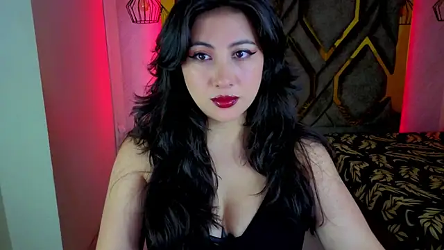 Snapshot of Luvienne chatting on February 13, 2026, 7:36 pm Luvienne online show from February 13, 2026, 7:36 pm