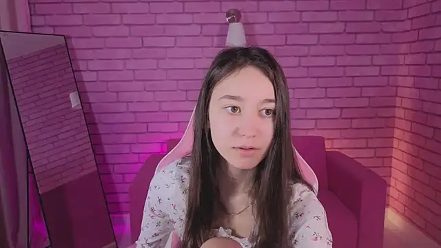 Nicole Brownie online show from March 17, 2026, 2:14 am